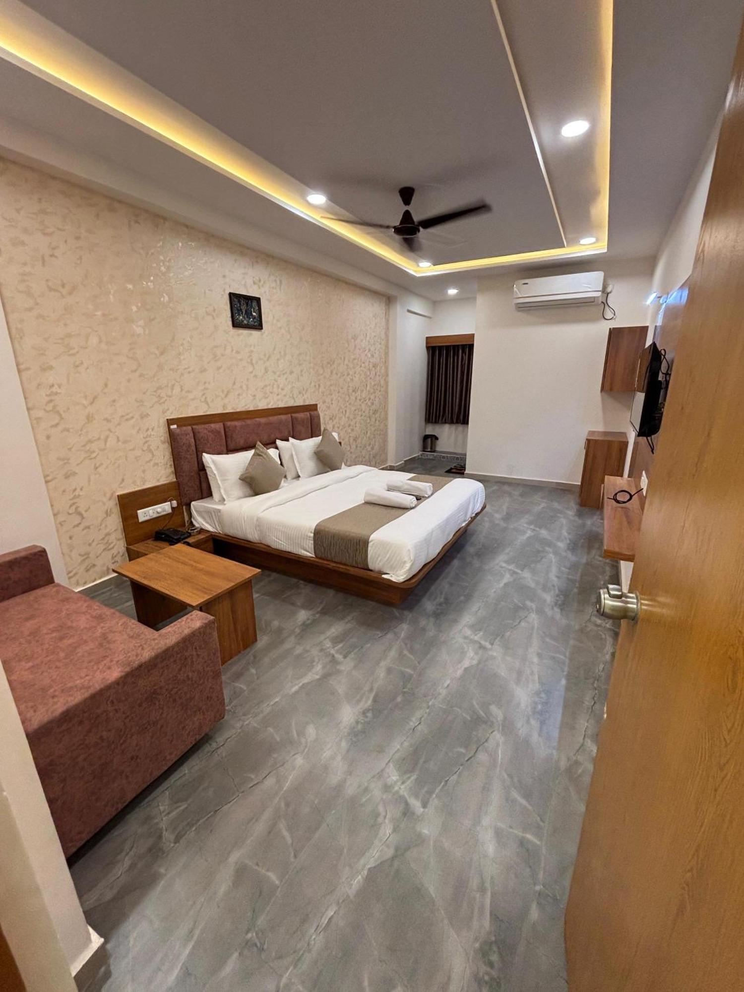 Hotel Mountain Bharuch Luaran gambar