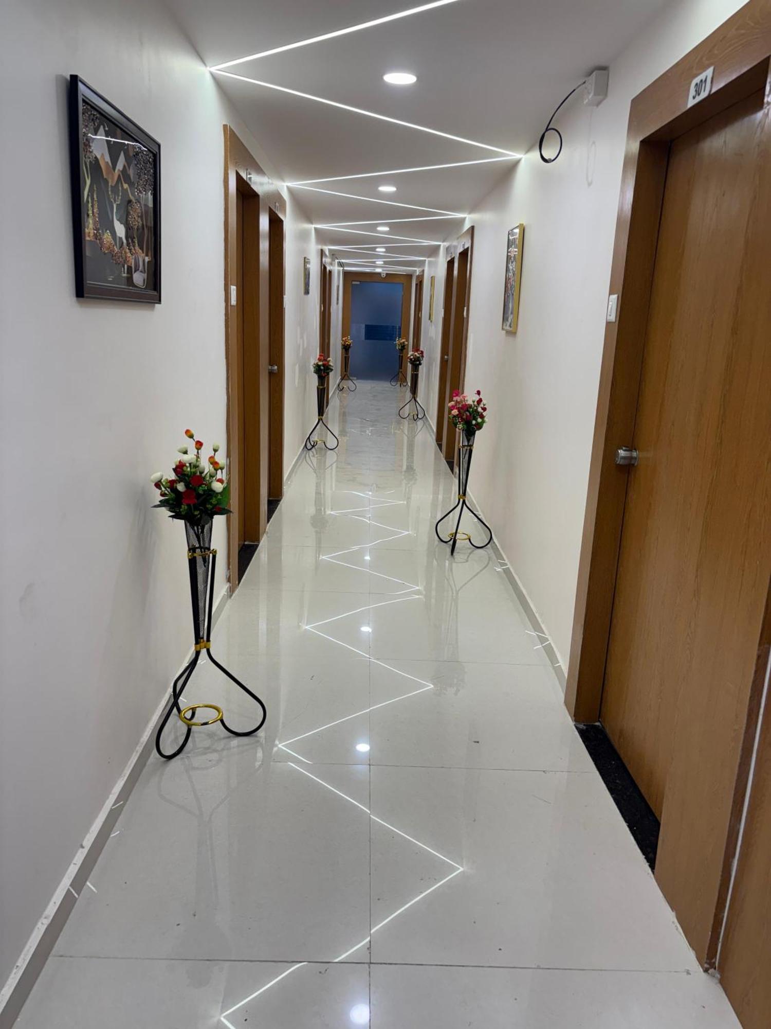Hotel Mountain Bharuch Luaran gambar
