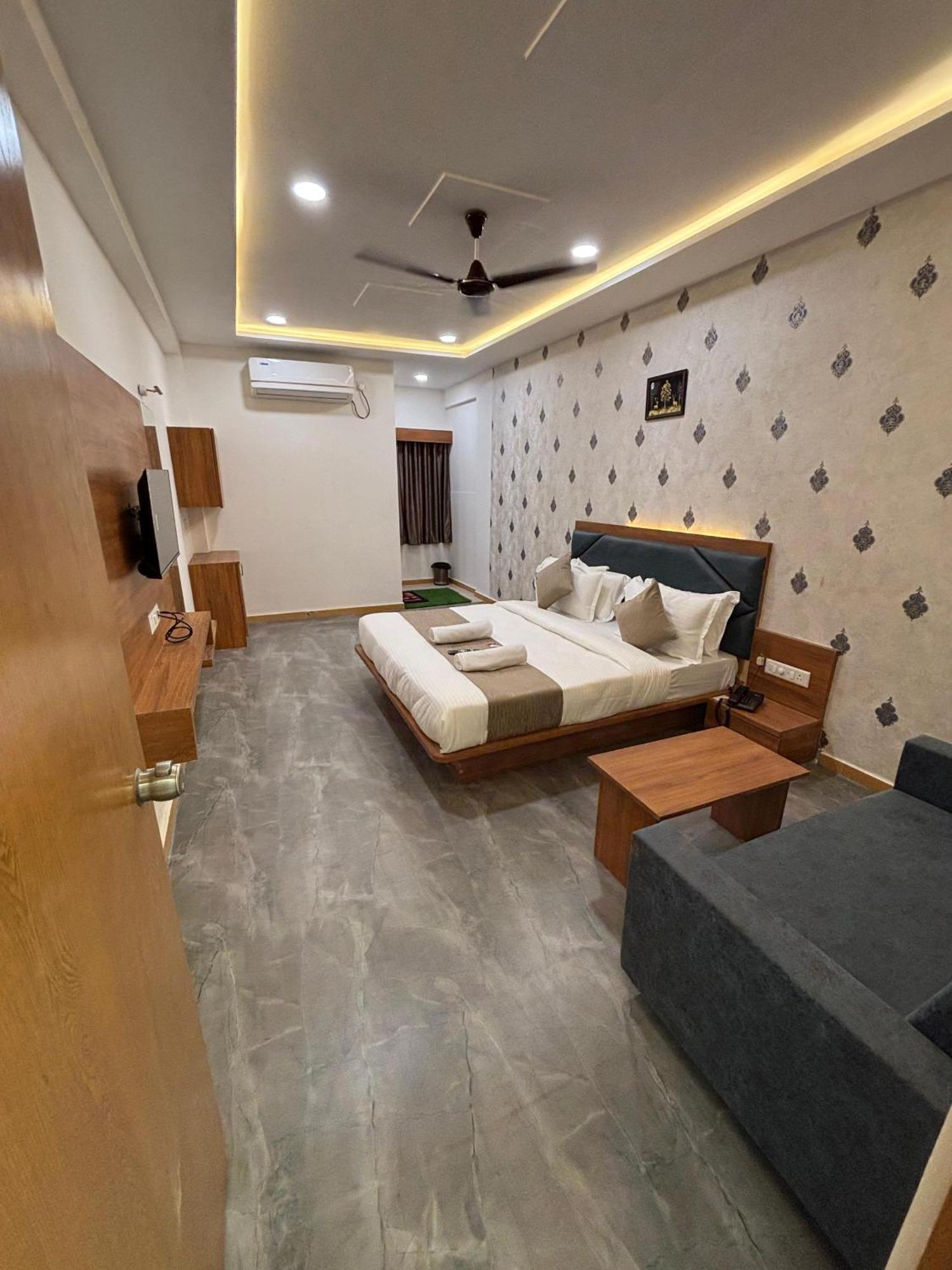 Hotel Mountain Bharuch Luaran gambar