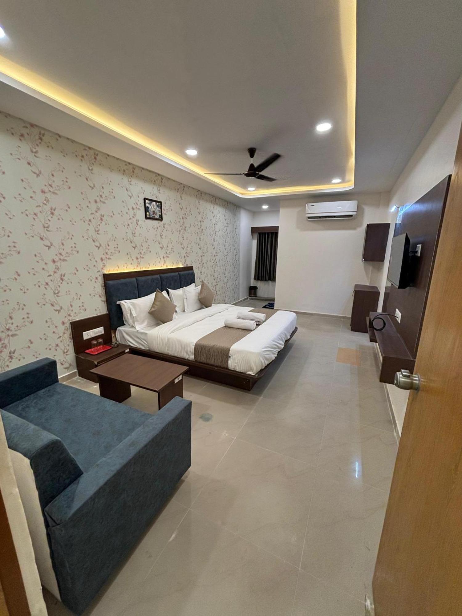 Hotel Mountain Bharuch Luaran gambar